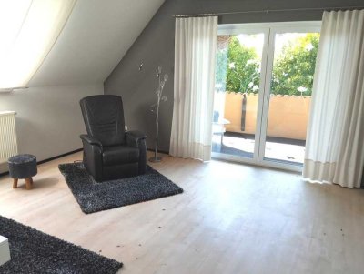 Moderne Eigentumswohnung mit großem Balkon und Dachstudio.

Markt Taschendorf