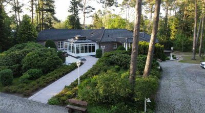 Exklusive Villa mit Gästehaus, Pool, Sauna, Reitanlage, Minigolf & eigenem Wald – nähe Hamburg