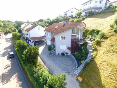 Familienidylle in Altmannstein: Großzügiges Einfamilienhaus mit Einliegerwohnung