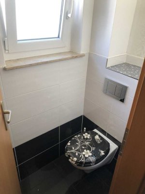 Stilvolle, modernisierte 3-Zimmer-Wohnung mit Balkon und Einbauküche in Ditzingen