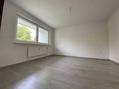 3,5 Zimmer-Wohnung komplett Bezugsfertig ,frisch tapeziert mit einem hochwertigem Vinylboden