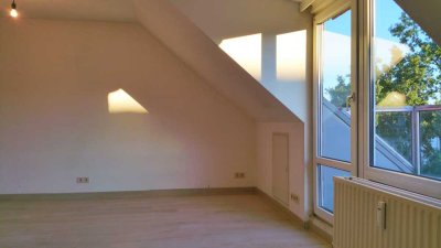 Eimsbüttel: Helle, loftartige 1-Zimmer Wohnung mit 53 m² und Balkon