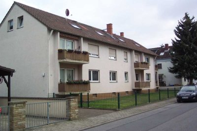 Schöne Dachgeschosswohnung für Singles in Bischofsheim