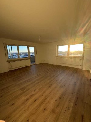 Geräumige 5-Zimmer-Wohnung mit Balkon in Tirschenreuth