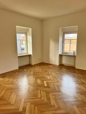 Erstbezug nach Komplettsanierung! Aparte 2 -Zimmerwohnung mit Balkon