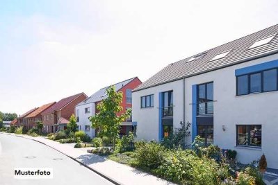 2-Familienhaus mit Flachbau