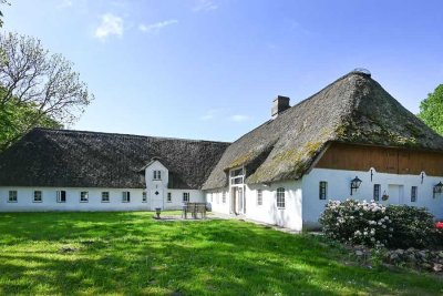 Historisches Reetdachanwesen mit vier Wohneinheiten in Nordfriesland!