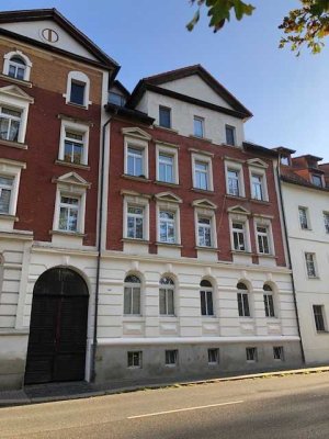 Loftige Etagenwohnung im Dachgeschoss mit viel Potenzial am Residenzschlosspark