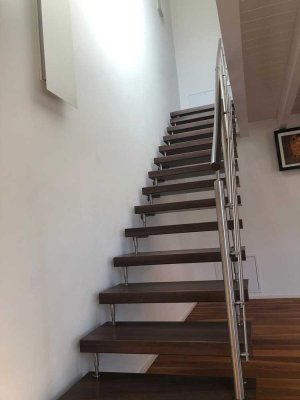 Geschmackvolle 3-Zimmer-Maisonette-Wohnung mit gehobener Innenausstattung mit EBK in Leonberg