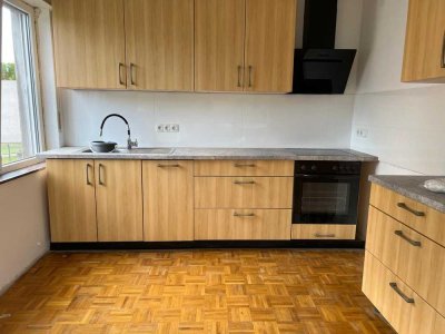 Erstbezug nach Sanierung mit Balkon und EBK: Stilvolle 2-Raum-Wohnung mit geh. Innenausstattung