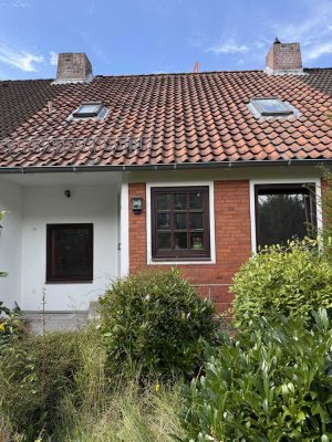 Provisionsfrei: Renoviertes Reihenhaus in 21680 Stade-Campe
