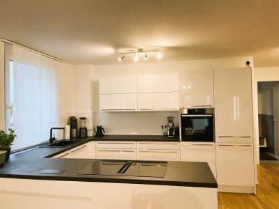 Geschmackvolle 4-Zi-Wohnung mit gehobener Innenausstattung mit Terasse + Garten in Filderstadt