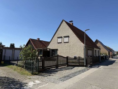 � Familienfreundliches Einfamilienhaus mit Doppelgarage, großem Garten & vielfältigem Potenzial