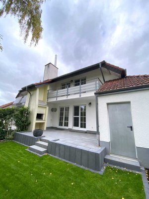 Hofheim-Langenhain - Moderne DHH mit Kamin, Terrasse, Garten, Balkon und Garage!