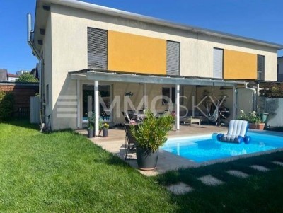 Haushälfte in bezaubernder Lage- kleines Paradies mit Pool und Garten