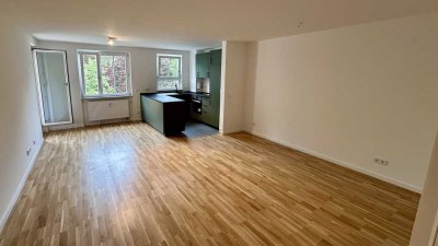 Frisch sanierte 2-Zimmer-Wohnung mit neuer Einbauküche in Top-Lage von Harlaching – ruhig, Balkon