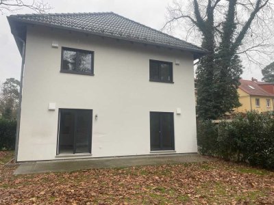 Moderne 4-Zimmer Maisonette-Wohnung mit eigenem Garten 5 Minuten vom Regionalbahnhof