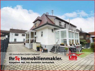 Sanierte Doppelhaushälfte mit Wintergarten, Doppelgarage, Nebengebäude und Garten