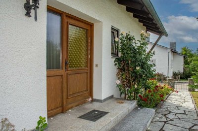 Wohnen auf einem Stockwerk: Gepflegtes Einfamilienhaus im Markt Simbach an der B20 - ab sofort frei