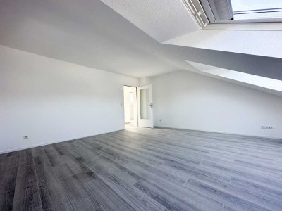Singles aufgepasst! Helle 2-Zimmer-Dachgeschosswohnung!