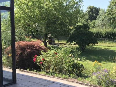 »Haus im Haus« mit traumhaften Schwarzwaldblick, kurzem Weg zur Einkaufsmall und 15 Minuten zur A8