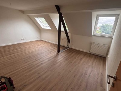 *frisch renoviert* helle und gut aufgeteilte 3 Zimmer-Wohnung im Herzen von Neukirchen