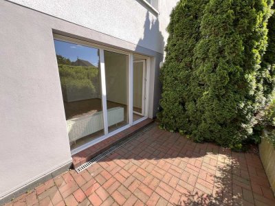 Schöne und renovierte 2-Zimmer-Souterrain-Wohnung mit Balkon in Bergisch Gladbach-Schildgen