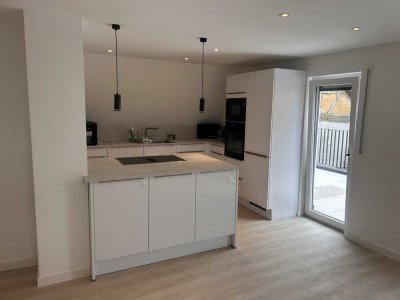 Erstbezug nach Sanierung mit Balkon und Einbauküche: Freundliche 4-Zimmer-Wohnung