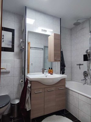 Stilvolle 3-Zimmer-Maisonette-Wohnung mit gehobener Innenausstattung mit Einbauküche in Aichach