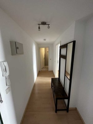 Geschmackvolle 2-Raum-Wohnung mit Balkon und Einbauküchenzeile in Marburg-Wehrda