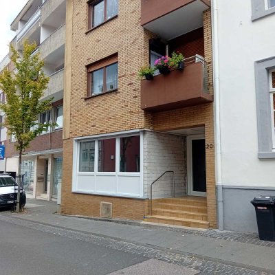 Helle, frisch modernisierte 2 Zimmerwohnung/neue Bäder etc.