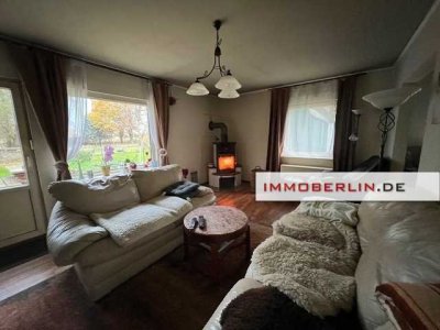 IMMOBERLIN.DE - Charmantes Einfamilienhaus + Nebengelasse auf sehr großem Anwesen