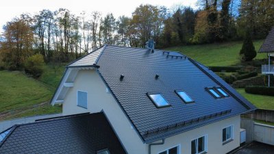 3-Zimmer-Wohnung mit Dachterasse und 2 Stellplätzen