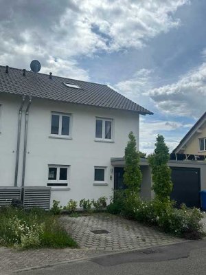 Doppelhaushälfte mit gehobener Innenausstattung  Nordheim