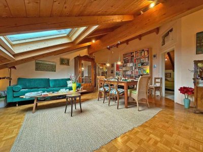 Charmante Dachgeschosswohnung mit 3 Zimmern im schönen Zentrum von Übersee