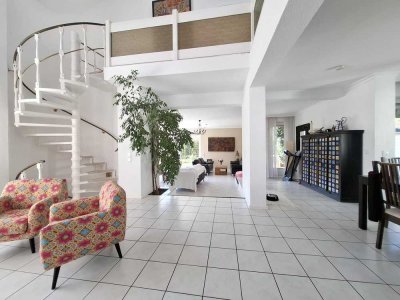 Exklusive Architektur trifft auf großzügiges Wohnen in gesuchter Lage