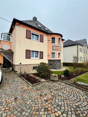 Zweifamilienhaus in Topzustand mit hochwertiger Ausstattung, Pool, Sauna, Photovoltaik-und Solaranl.