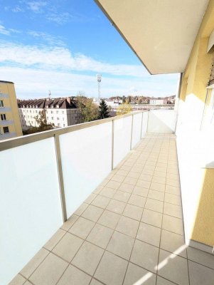 Top Renovierte 3 Zimmer Wohnung mit Balkon