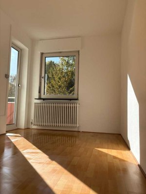 Geräumiges 7-Zimmer Reihenhaus in Frankfurt-Niederursel