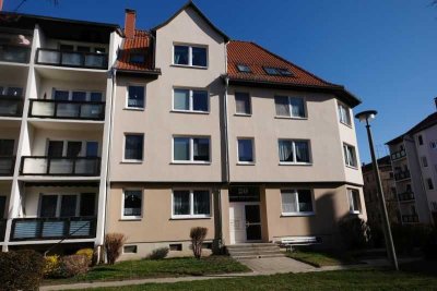 Große 3-Raum-Wohnung im EG mit Wohnküche