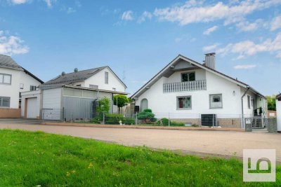 Solides Einfamilienhaus mit 5 ZKB  zuzügl. Souterrain 2 ZKB, DG vorbereitet, Grund 950 qm, 2 Garagen