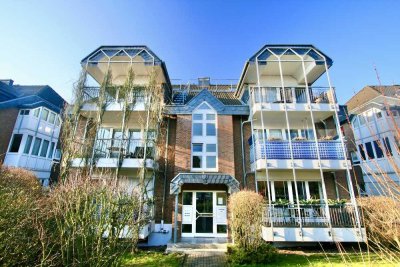 Stilvolle Dachgeschoss-Maisonette-Wohnung mit Sonnenbalkon in 6-Familienhaus