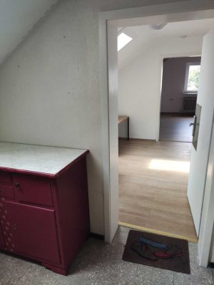 Stilvolle, vollständig renovierte 1,5-Zimmer-Dachgeschosswohnung in Esslingen