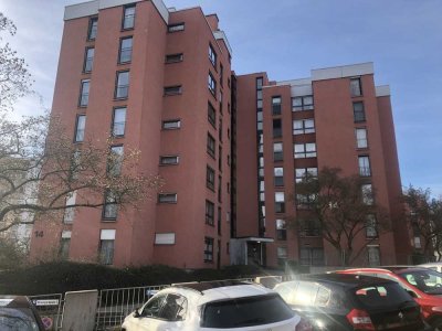 Modernisierte 1,5-Raum-Wohnung mit Balkon und Einbauküche in Sindelfingen