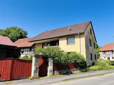 *LANDSITZ*  Viel Platz bietender DREISEITHOF mit mehreren Nebengebäuden auf ca. 1.400m² großem Gr