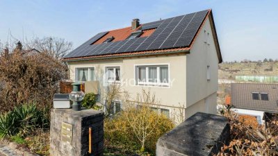 Charmantes ZFH mit großem Garten, ausgebautem Dachgeschoss, drei Garagen und vielem mehr