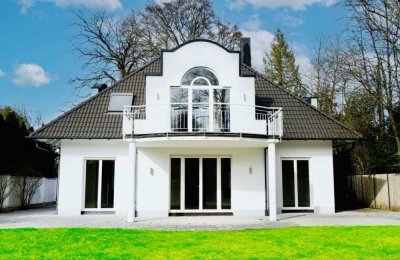 Raum, Ruhe, Geborgenheit –  Ihre Villa in Grünwalds bester Lage mit großzügigem Garten