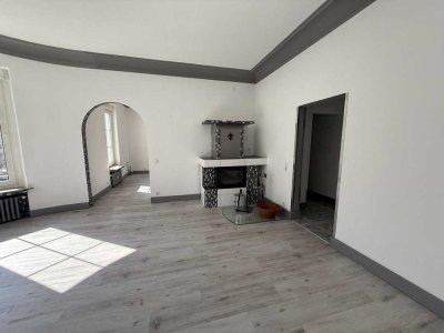Charmante 4 Zimmer Wohnung mit großem Hobbyraum, Kamin Garten und Garage