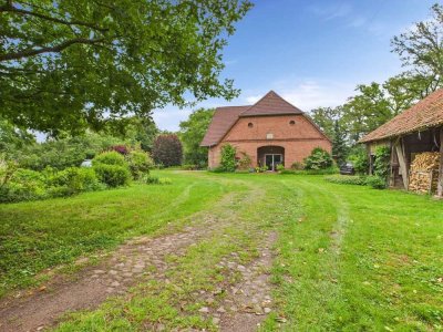 Großes Bauernhaus in ruhiger Lage mit sanierter Wohnung und XXL Ausbaureserve und Wald