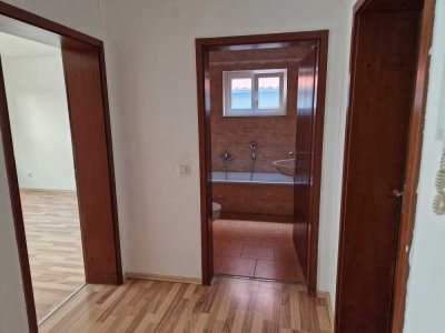 2 Zimmer Küche Bad.